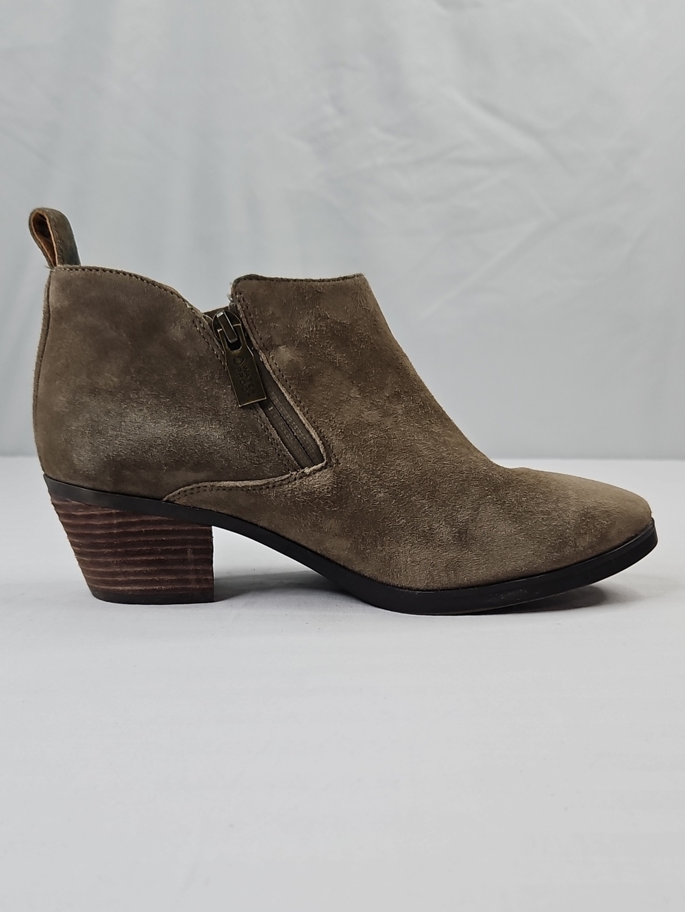Vionic Olive Green Suede Ankle Bootie with Side Zip Size 7.5